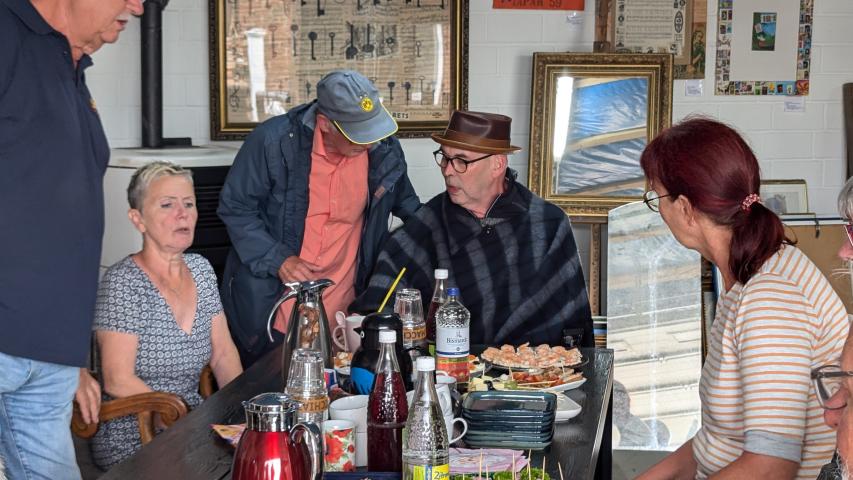 Schnittchenessen im Atelier